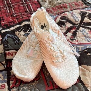 Elegant Cream Women's Sneakers